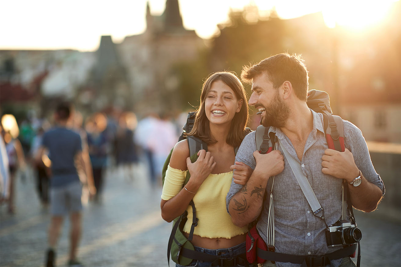 Happy tourist couple sightseeing. 